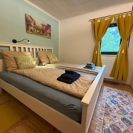 - Direkt Am Fluss, Balkon, Rustikal, Idylisch *