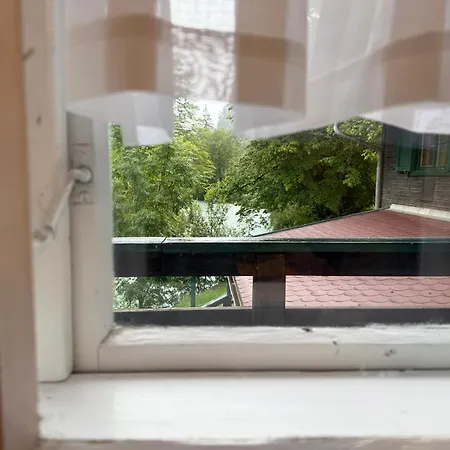 - Direkt Am Fluss, Balkon, Rustikal, Idylisch Apartment *