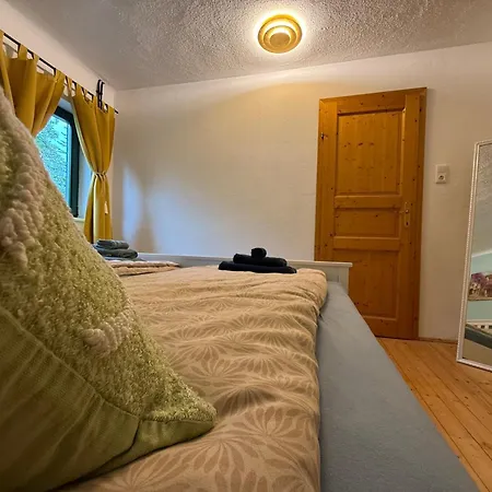 - Direkt Am Fluss, Balkon, Rustikal, Idylisch *