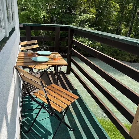 - Direkt Am Fluss, Balkon, Rustikal, Idylisch Apartment *